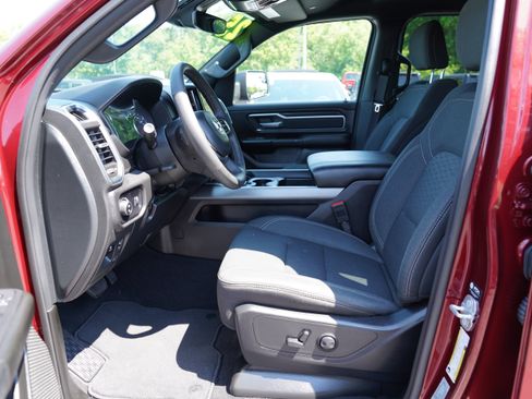 Used 2025 RAM 1500 Big Horn AWD/4WD image 4