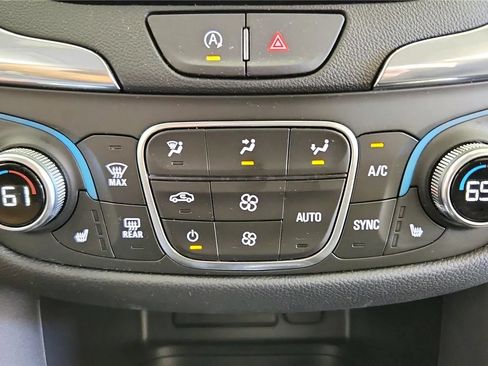 Used 2024 Chevrolet Equinox LT FWD image 30