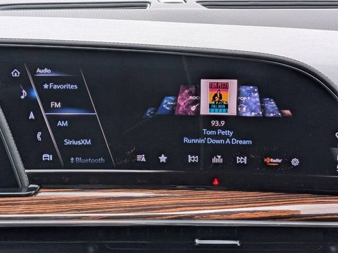 Used 2021 Cadillac Escalade ESV Premium Luxury w/ LPO, Illumination Package AWD/4WD image 18