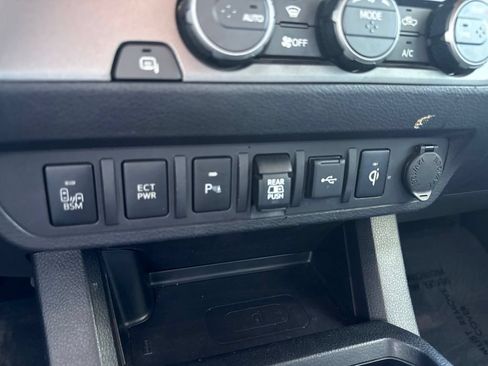 Used 2022 Toyota Tacoma TRD Sport w/ Technology Package RWD image 14