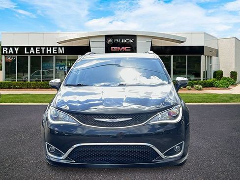 Used 2020 Chrysler Pacifica Limited FWD image 8