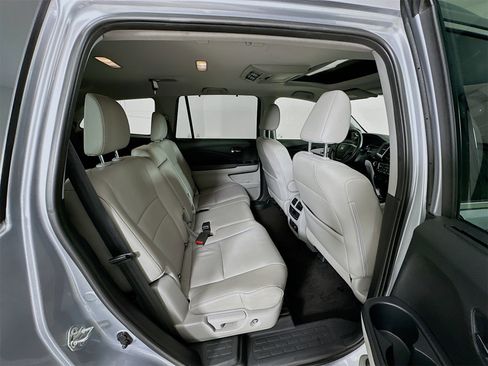 Used 2017 Honda Pilot Touring image 32