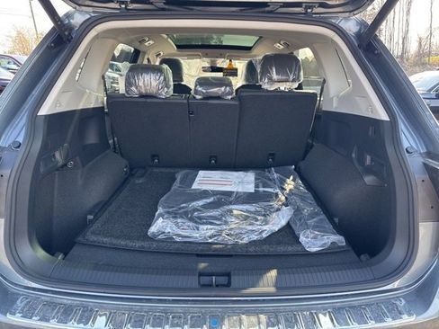Used 2024 Volkswagen Tiguan Wolfsburg Edition image 28