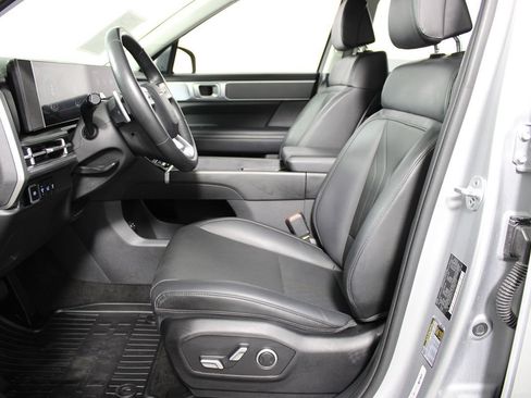 Used 2025 Hyundai Santa Fe SEL FWD image 8