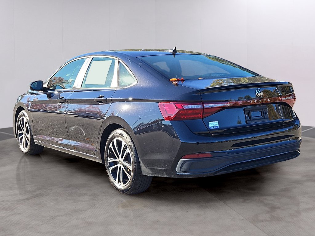 Certified 2025 Volkswagen Jetta Sport FWD image 6
