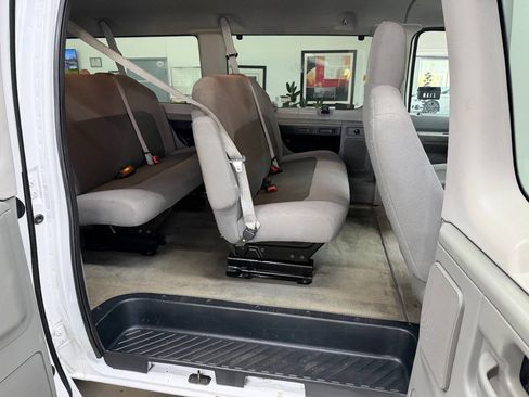 Used 2014 Ford E-350 and Econoline 350 XLT RWD image 12