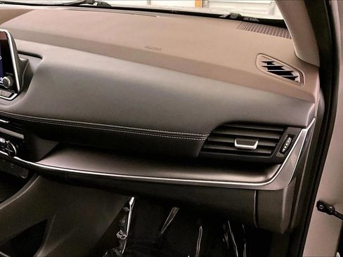 Used 2023 Nissan Rogue SV image 15