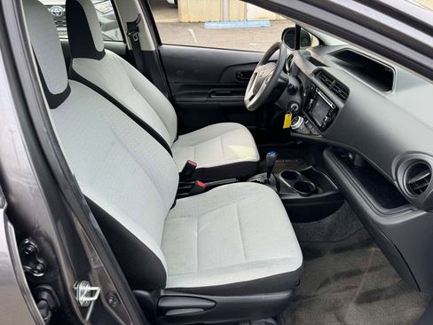 Used 2016 Toyota Prius C One image 12