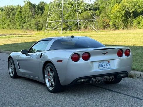 Used 2005 Chevrolet Corvette Coupe w/ Preferred Equipment Group RWD image 9