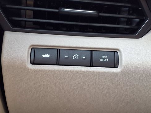 Used 2025 Nissan Altima 2.5 SV FWD image 24