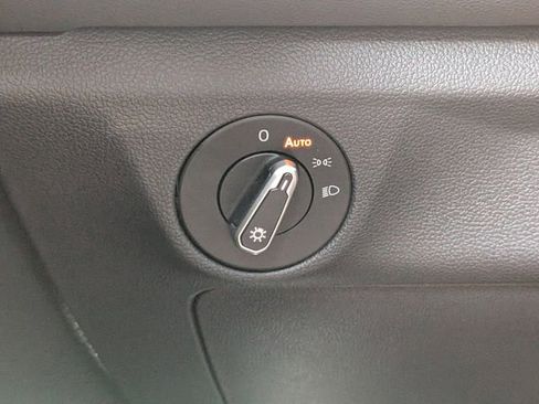 Used 2025 Volkswagen Jetta Sport image 28