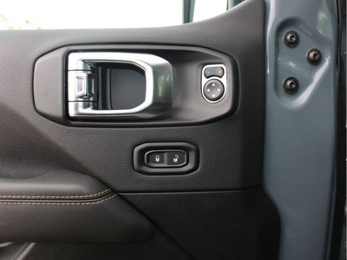 New 2025 Jeep Gladiator Sport image 10