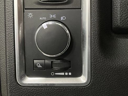 Used 2022 RAM 1500 Classic SLT image 22