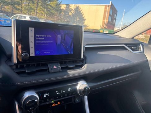 Used 2025 Toyota RAV4 XLE image 34