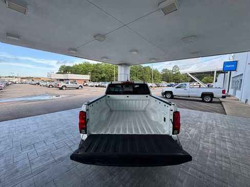Used 2025 Chevrolet Colorado W/T w/ WT Custom Package RWD image 9