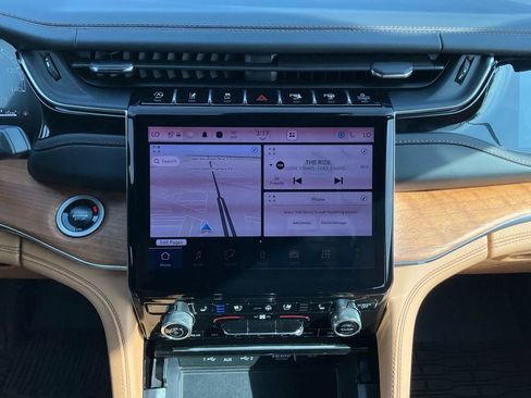 Used 2025 Jeep Grand Cherokee Summit image 12