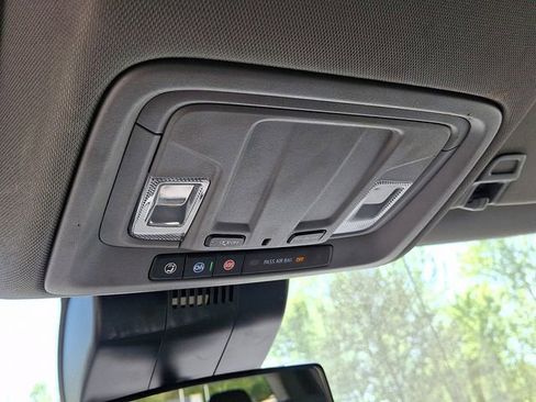 Used 2022 Chevrolet Silverado 1500 LT image 25