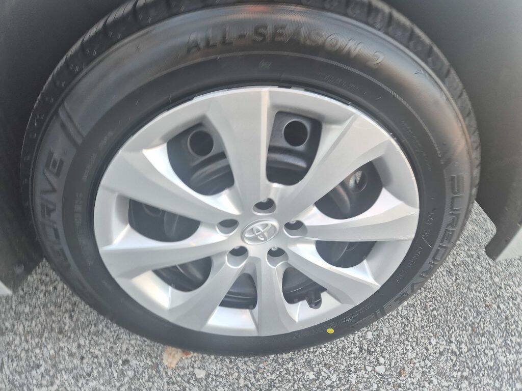 Used 2025 Toyota Corolla LE FWD image 12