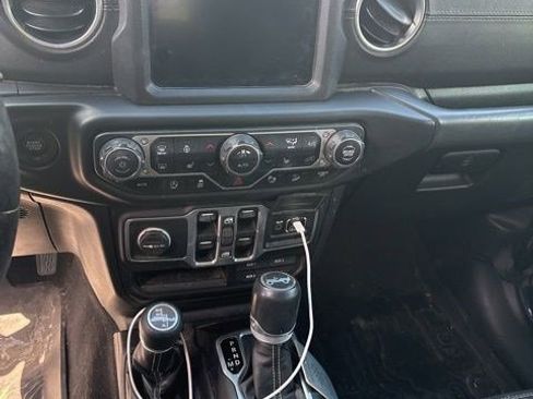 Used 2018 Jeep Wrangler Unlimited Sahara w/ Dual Top Group AWD/4WD image 14
