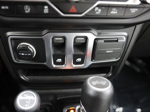 Used 2021 Jeep Wrangler Sport image 27