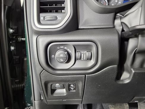 New 2026 RAM 1500 4x4 Crew Cab image 15