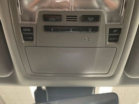 Used 2019 Toyota Highlander XLE image 26