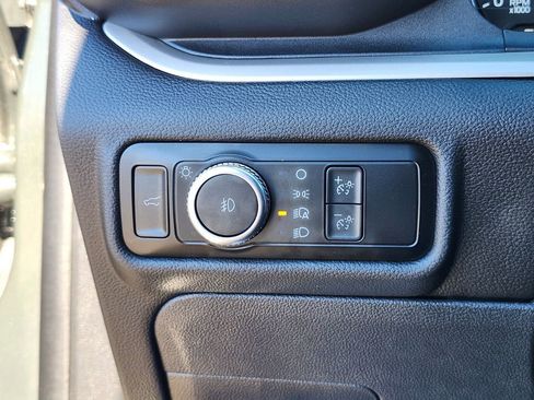 Used 2022 Ford Explorer XLT w/ Equipment Group 202A image 25