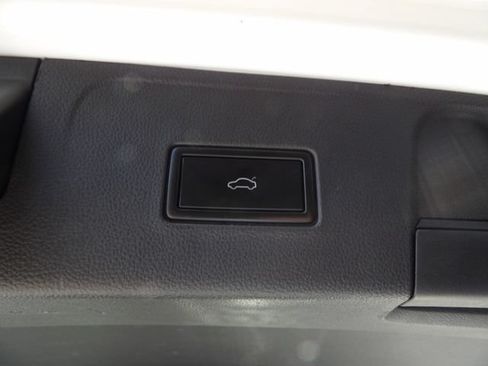 Used 2021 Volkswagen Atlas SEL Premium AWD/4WD image 8
