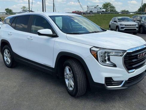 Used 2024 GMC Terrain SLE FWD image 9