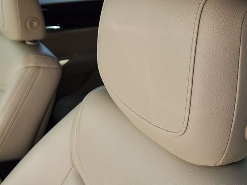 Used 2019 Cadillac XT5 FWD image 16