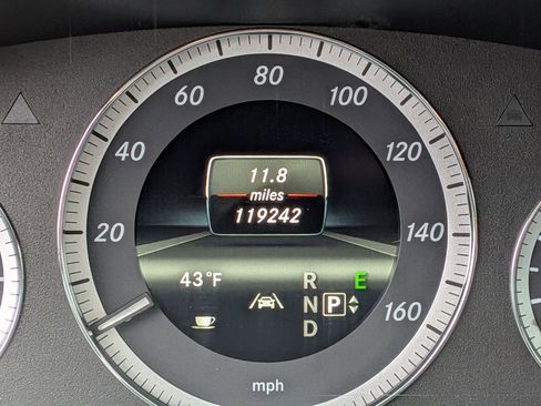 Used 2013 Mercedes-Benz E 350 4MATIC Sedan image 23