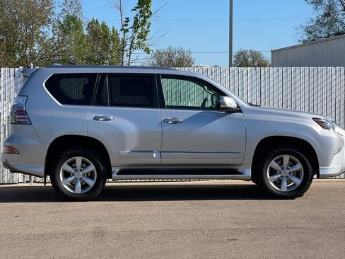 Used 2018 Lexus GX 460 w/ Navigation Package AWD/4WD image 3
