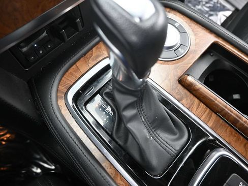 Used 2023 Nissan Armada SL w/ Captain's Chairs Package RWD image 35