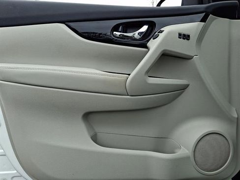 Used 2022 Nissan Rogue Sport SV w/ Technology Package image 12