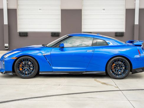Used 2020 Nissan GT-R Premium image 3