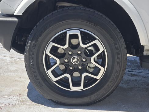 Used 2024 Ford Bronco Outer Banks image 15