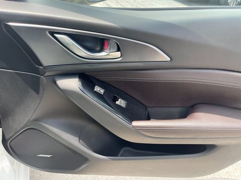Used 2018 MAZDA MAZDA3 Grand Touring w/ Premium Equipment Package FWD image 20