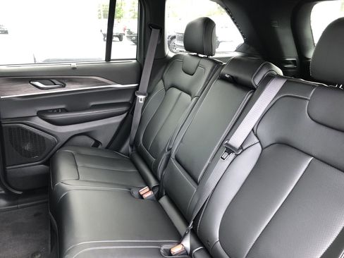 New 2025 Jeep Grand Cherokee Limited w/ Luxury Tech Group II image 12