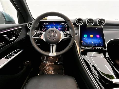 Used 2026 Mercedes-Benz GLC 300 image 4