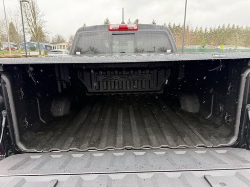 Used 2024 Chevrolet Colorado ZR2 w/ ZR2 Convenience Package III image 11