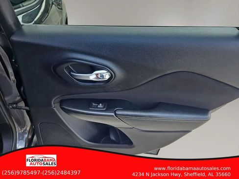 Used 2016 Jeep Cherokee Latitude w/ Safety/Convenience Group FWD image 7