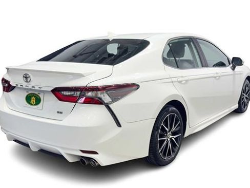 Used 2021 Toyota Camry SE w/ Convenience Package image 2