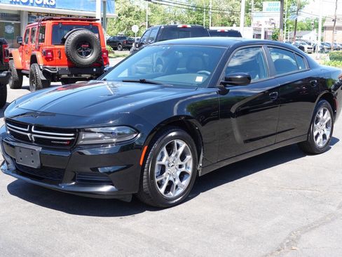 Used 2015 Dodge Charger SE w/ Power Sunroof Group AWD/4WD image 3