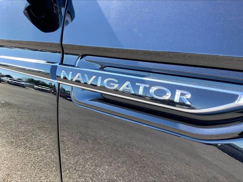 Used 2021 Lincoln Navigator Reserve image 10