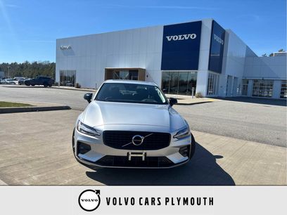 Used 2022 Volvo S60 B5 Momentum