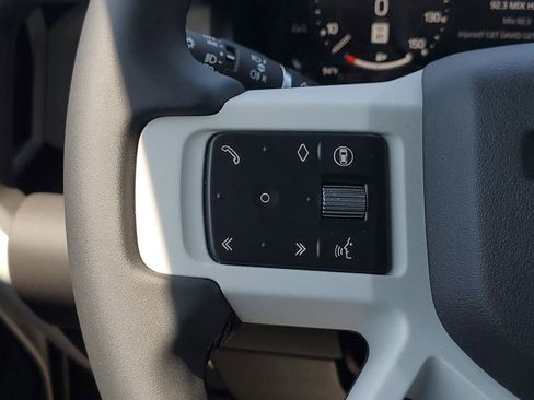 Used 2025 Land Rover Defender 90 S image 19
