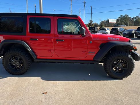 Used 2025 Jeep Wrangler Willys image 7