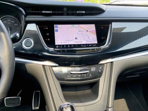 Certified 2025 Cadillac XT6 Sport w/ Technology Package AWD/4WD image 6