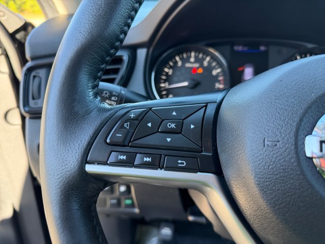 Used 2018 Nissan Rogue SV w/ Premium Package FWD image 25