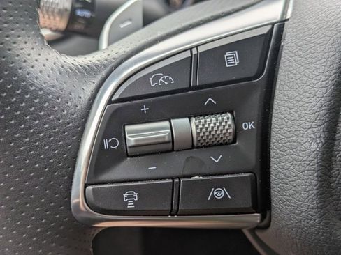 Used 2025 Genesis G70 2.5T image 9